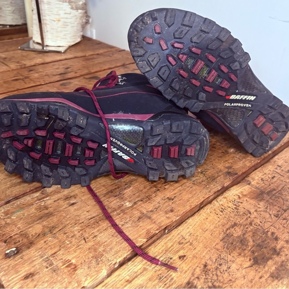 Baffin Black and Pink Winter Boots with Waterproof Design - Picture 5 of 6